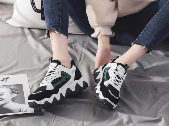 stylish tennis shoes