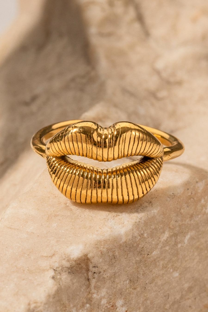 Lip deals shape ring