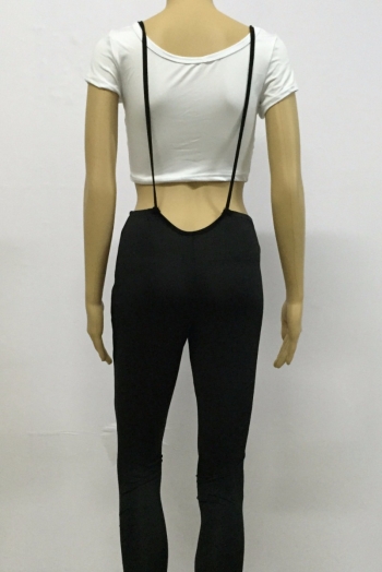 White short-sleeved round neck T shirt + black tight leggings
