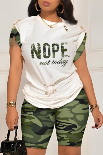 stylish plus size letter & camo printing slight stretch shorts set(with pin)
