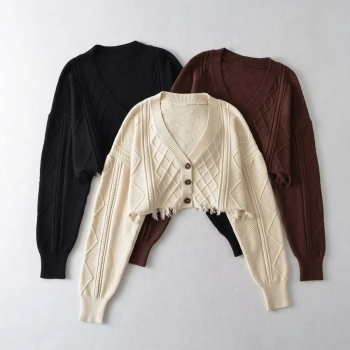 three colors twist knitted slight stretch raw edge stylish crop sweater