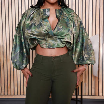 casual plus size non-stretch camo print pleated batwing sleeve crop top