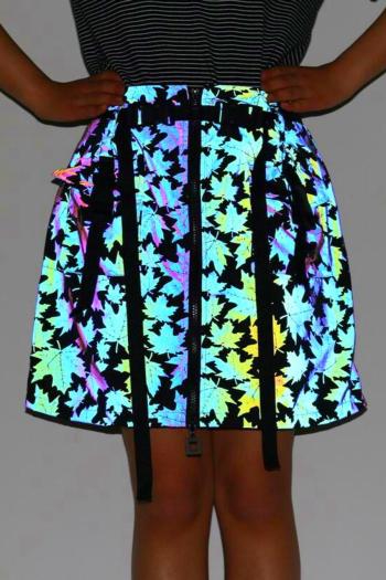 stylish non-stretch maple leaf graphic reflective all-match mini skirt