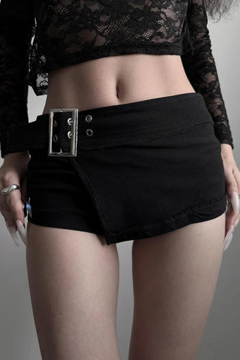 stylish slight stretch solid color low waist metal buckle decor skorts