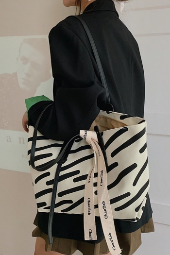 Stylish new two colors irregular stripe printing zip-up high-capacity shoulder canvas bag 43cm(l)* 14cm(w)* 25cm(h)