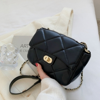 Stylish new five colors lock buckle quilted solid color pu metal chain crossbody bag 22cm(l)* 9cm(w)* 15cm(h)