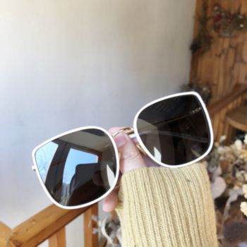1 pc Metallic oversized frame new stylish simple sunglasses