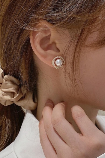 One pair retro rhinestone pearl earrings