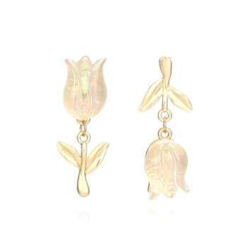One pair tulip flowers earrings(length:3.3cm)
