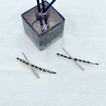 one pc simple rhinestone cross hair clip(length:6cm)