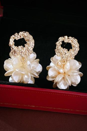one pair acrylic flower hollow earrings(length:4.7cm)