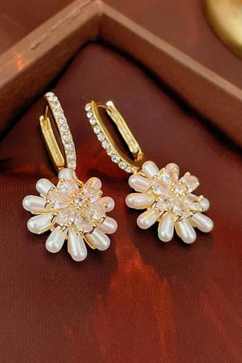 one pair rhinestone pearl flower earrings(length:3.3cm)