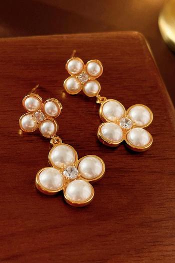 one pair rhinestone decor pearl flower earrings(length:3.3cm)