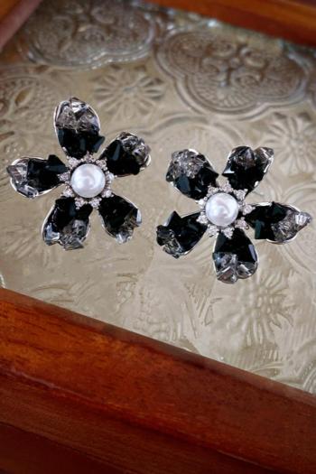 one pair rhinestone pearl flower earrings(length:2.4cm)