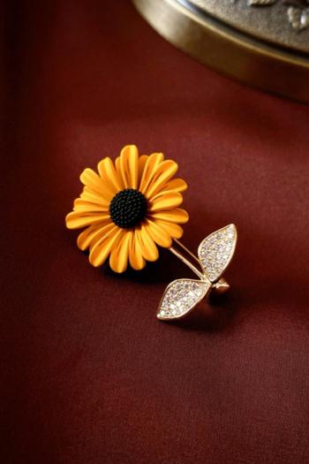 one pc rhinestone sunflower flower all-match alloy brooches(width:2.4cm)