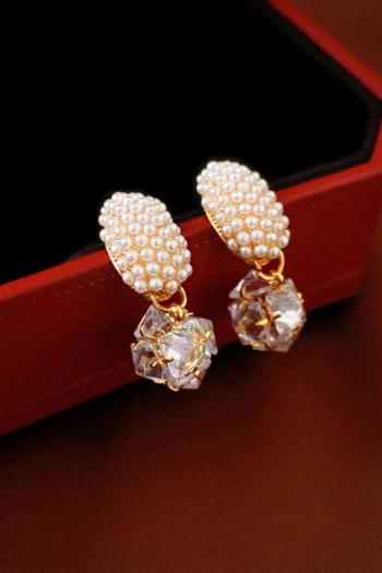 one pair pearl rhinestone earrings(length:2.5cm)