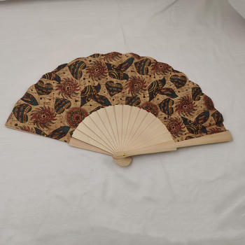 one pc wooden frame heart graphic print folding fan 22*43cm