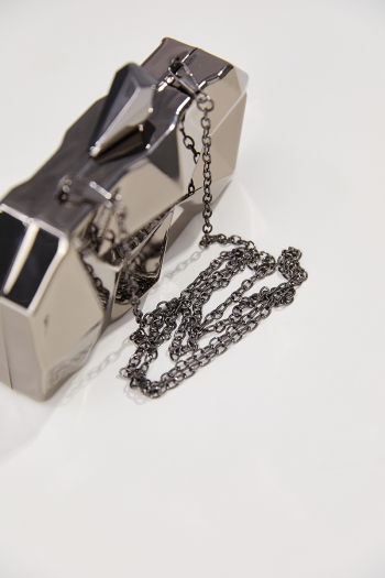 Fashion new solid color metal chain geometry crossbody clutches bag 17cm(l)* 3.5cm(w)* 10cm(h)
